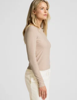 Featherweight Shoulder It Pullover
