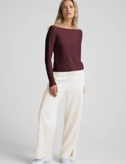 Featherweight Shoulder It Pullover